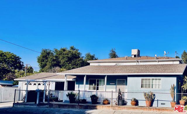 10704 Oro Vista Avenue, Sunland CA: https://media.crmls.org/mediaz/72ab82da-8f06-472f-9fed-82327c7630c8.jpg
