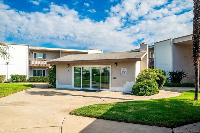 279 Moss St, Chula Vista CA: https://media.crmls.org/mediaz/72ab8f14-25d8-463b-9f8d-5d92a3959d06.jpg