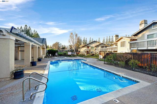 3769 Crow Canyon Rd, San Ramon CA: https://media.crmls.org/mediaz/72ac0a94-77eb-4aea-9f79-0683d4ed3e64.jpg