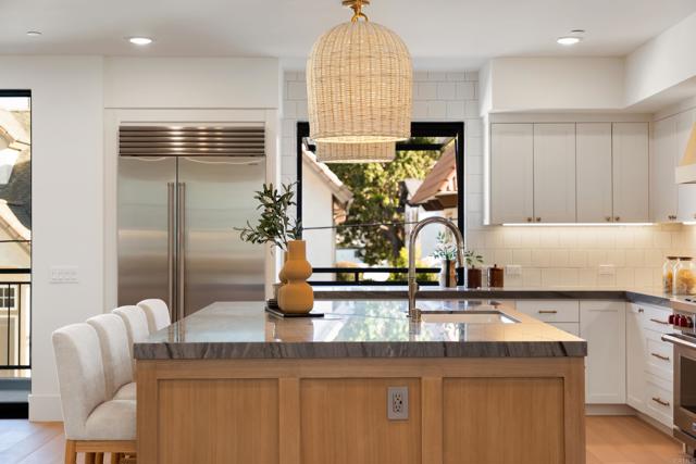 Detail Gallery Image 17 of 60 For 270 Normandy Ln, Carlsbad,  CA 92008 - 4 Beds | 4/1 Baths