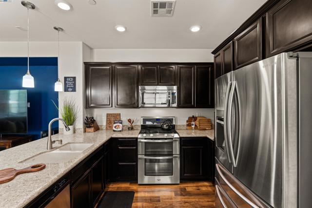6505 Brando Loop, Fair Oaks CA: https://media.crmls.org/mediaz/72acaa3e-25c0-47cb-8427-5ffca41c06a8.jpg