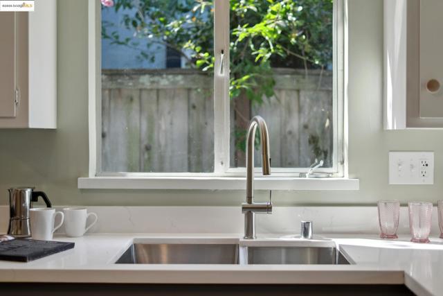 6824 Wilton Dr, Oakland CA: https://media.crmls.org/mediaz/72acb9b9-e64c-4ef7-aa17-956145079598.jpg