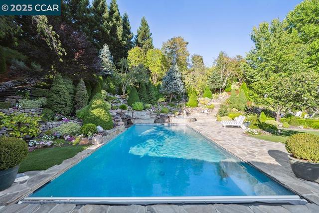 231 Sundown Ter, Orinda CA: https://media.crmls.org/mediaz/72acc509-c632-4d23-b4ff-36f42ab0a524.jpg