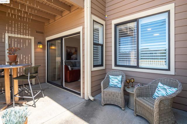 197 Lakeshore Ct, Richmond CA: https://media.crmls.org/mediaz/72ad0e29-e09d-444e-ac93-3e18c934dbf9.jpg