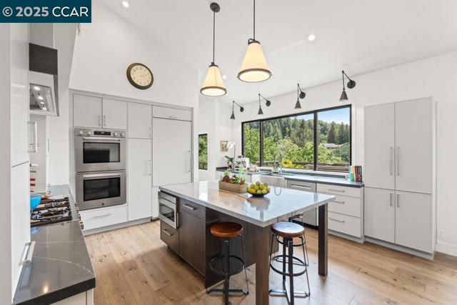 46 E Altarinda, Orinda CA: https://media.crmls.org/mediaz/72ae047c-7262-4b3e-9f5f-09c358cc2d80.jpg