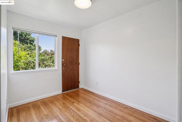 574 66th, Oakland CA: https://media.crmls.org/mediaz/72ae1268-c065-453d-b0cb-fedd66dd734c.jpg