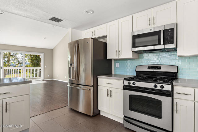 191 Rockrose Lane, Oak Park CA: https://media.crmls.org/mediaz/72af008c-51c6-4bb2-99d7-09137a156c4d.jpg