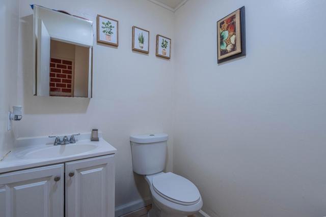 916 Acosta Plaza, Salinas CA: https://media.crmls.org/mediaz/72afe9b3-1182-49dd-8169-d38824f5a37a.jpg