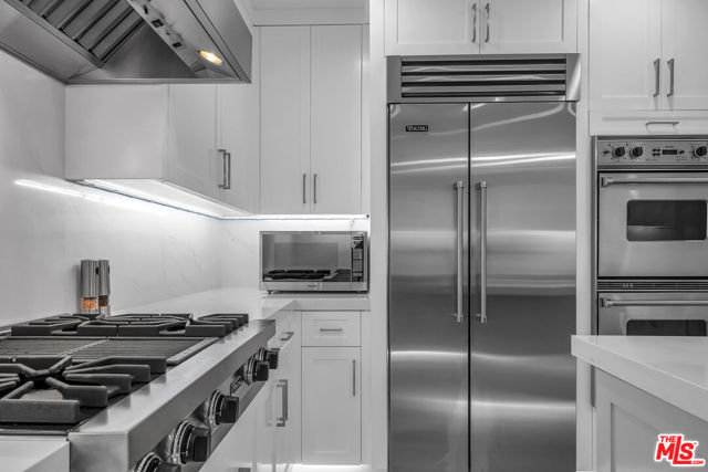 Image 17 of 43 For 2620 Grand Canal