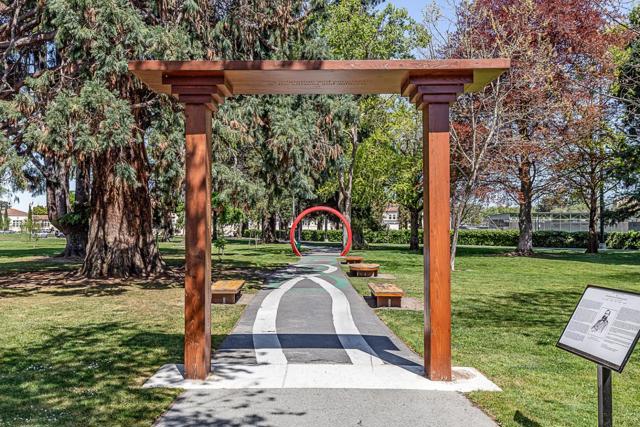 1121 Douglas Avenue, Burlingame CA: https://media.crmls.org/mediaz/72b0fbf7-8a1f-48ff-a0e0-e7979c6fc307.jpg