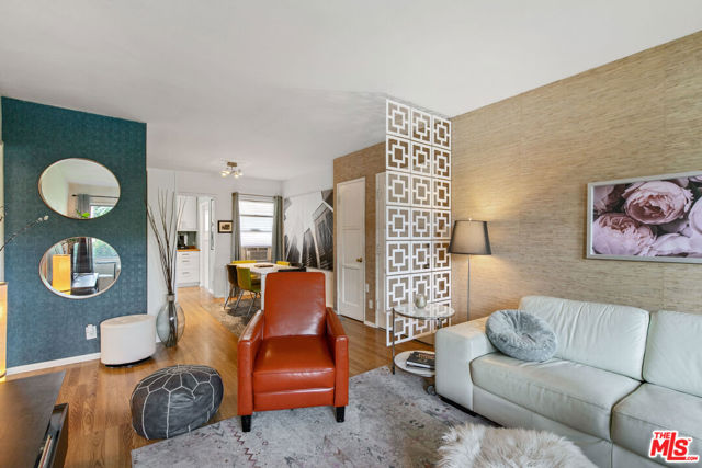 5309 Cahuenga Boulevard, A photo 3