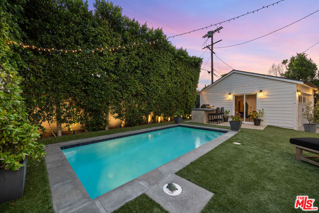 4943 Stern Avenue, Sherman Oaks CA: https://media.crmls.org/mediaz/72b1997d-36b6-4c3e-a25b-45bc7f4d4159.jpg