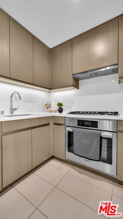 889 Francisco Street, Los Angeles CA: https://media.crmls.org/mediaz/72b217cf-33bd-4543-8505-bb1042837e29.jpg