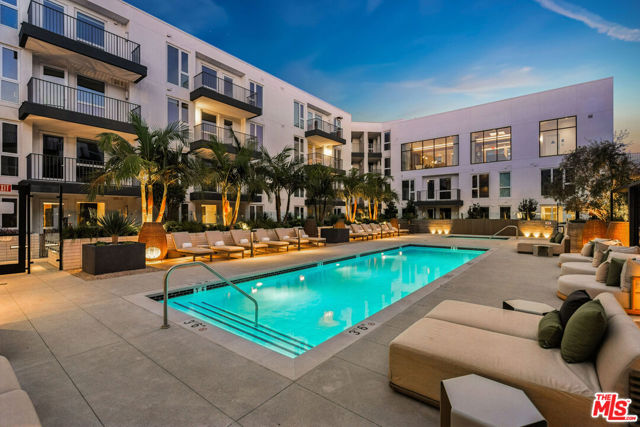 2455 Overland Avenue, Los Angeles CA: https://media.crmls.org/mediaz/72b2714e-63f3-43b3-ab5d-06b1ccca7359.jpg