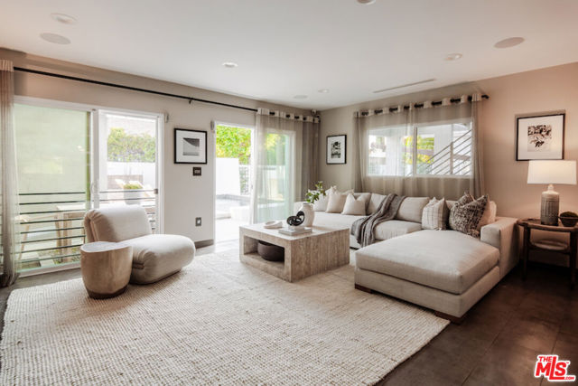 5189 Collett Avenue, Encino CA: https://media.crmls.org/mediaz/72b2d9c6-4034-45fb-bdff-8755d2f151d5.jpg