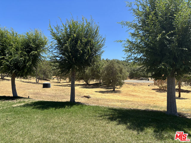 31229 Rolling Meadow Court, Coarsegold CA: https://media.crmls.org/mediaz/72b32177-4397-4573-92e6-ef043696a585.jpg