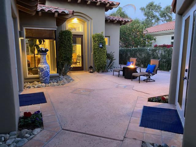 247 Loch Lomond Road, Rancho Mirage CA: https://media.crmls.org/mediaz/72b3b07f-aad6-4a82-8ec5-477f9c9b893d.jpg