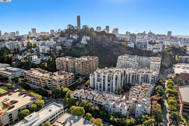 156 Lombard St, San Francisco CA: https://media.crmls.org/mediaz/72b3f5f6-4bc8-4256-b7b7-edea2eebe222.jpg