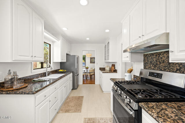 4543 Rockland Place, La Canada Flintridge CA: https://media.crmls.org/mediaz/72b415f0-bbfc-4597-a861-f12d2ae6fba6.jpg
