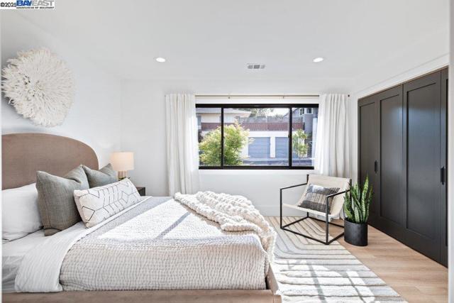 833 Polk St, Albany CA: https://media.crmls.org/mediaz/72b45ebb-55e1-46a0-9ed5-260a7ca15d56.jpg
