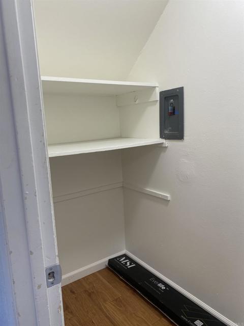 Image 7 of 18 For 2088 Montgomery Avenue J