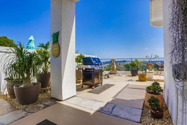 3367 Malta Way, Oceanside CA: https://media.crmls.org/mediaz/72b5155b-f55e-457e-97ce-be75bfdd9ec2.jpg