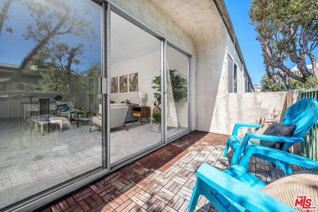 11965 Gorham Avenue, Los Angeles CA: https://media.crmls.org/mediaz/72b573b7-8eb8-4dca-8ec8-45534224ae76.jpg