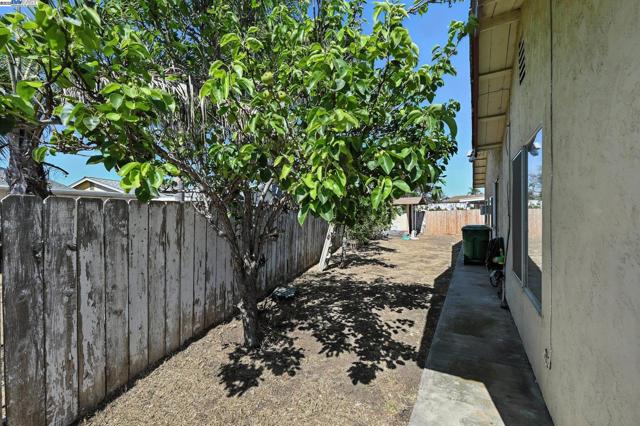 10293 Covina Pl, San Diego CA: https://media.crmls.org/mediaz/72b5a983-a501-4097-9a5f-5e594322ea83.jpg