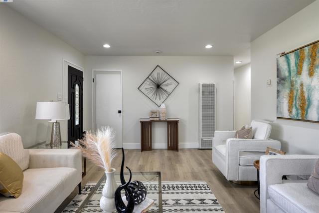 4152 Converse St, Fremont CA: https://media.crmls.org/mediaz/72b60cbe-8916-42fc-80fd-ad285adba697.jpg