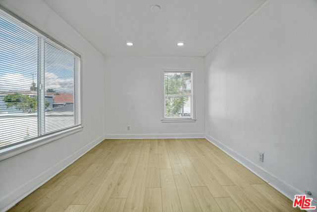 120 N Avenue 25, Los Angeles CA: https://media.crmls.org/mediaz/72b675d2-557b-463b-88e0-2aad151c4ba3.jpg