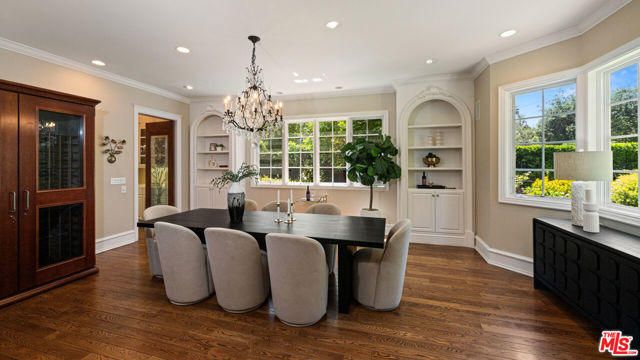 5404 Topeka Drive, Tarzana CA: https://media.crmls.org/mediaz/72b6f55c-b406-4e27-ac37-2d37a7479612.jpg