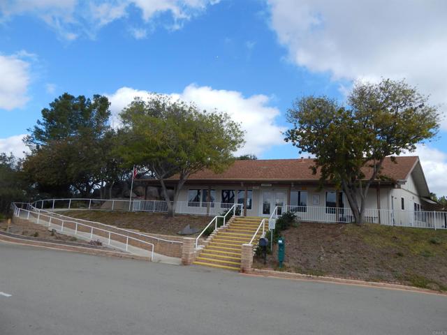 1750 W Citracado Parkway, Escondido CA: https://media.crmls.org/mediaz/72b73f56-0edb-43a1-9d65-72cc0df4e28b.jpg