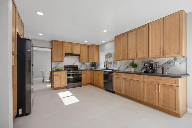 Detail Gallery Image 21 of 71 For 2755 Victoria Ave, Carlsbad,  CA 92010 - 4 Beds | 2/1 Baths