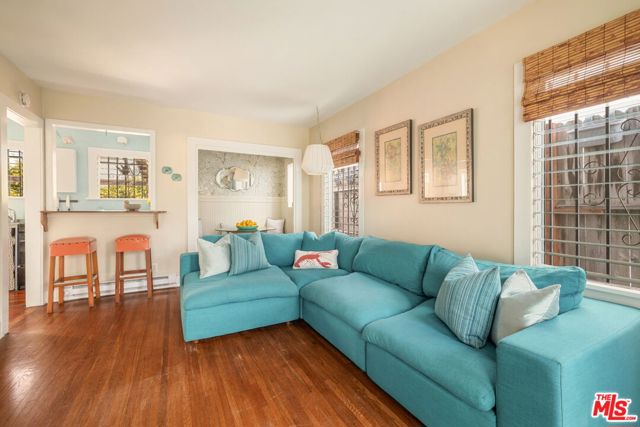 1315 Cabrillo Avenue, Venice CA: https://media.crmls.org/mediaz/72b770eb-c16e-451c-8862-2a9a331a2b97.jpg