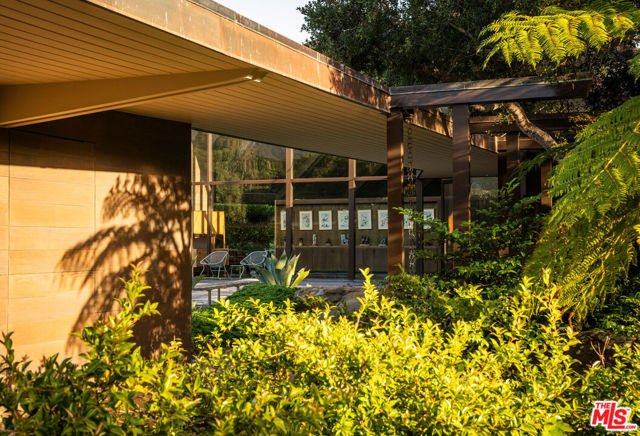 650 San Ysidro Road, Santa Barbara CA: https://media.crmls.org/mediaz/72b7f084-b2e1-461c-943d-259b82fafc64.jpg