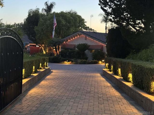 5553 Scenic View Dr, Yorba Linda CA: https://media.crmls.org/mediaz/72b80f7a-d1ae-425f-a583-57867cb0705c.jpg