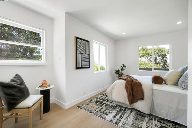 102 Castlewood Dr, Pleasanton CA: https://media.crmls.org/mediaz/72b85529-6571-4d89-98e8-a3fd20a60449.jpg