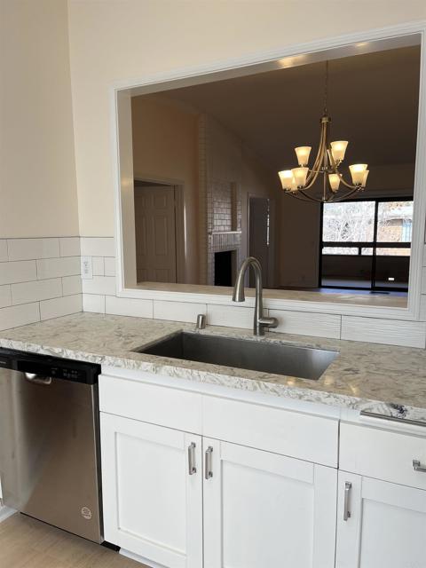 Detail Gallery Image 3 of 13 For 8840 Villa La Jolla Dr #301,  La Jolla,  CA 92037 - 3 Beds | 2 Baths