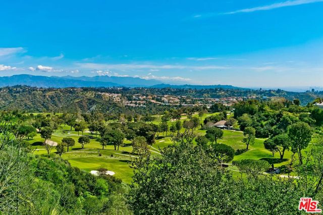 2286 Canyonback Road, Los Angeles CA: https://media.crmls.org/mediaz/72b8d189-b6f6-4354-92c1-107952d036eb.jpg