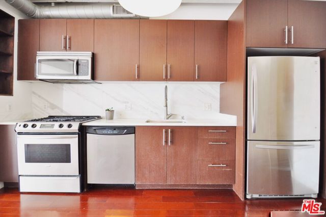 849 S Broadway, Los Angeles CA: https://media.crmls.org/mediaz/72b9259b-7d05-464d-90c3-77ba39054967.jpg