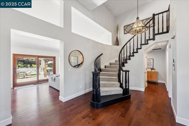 97 Woodranch Cir, Danville CA: https://media.crmls.org/mediaz/72ba4374-588e-42af-8bca-9d48d67d548d.jpg
