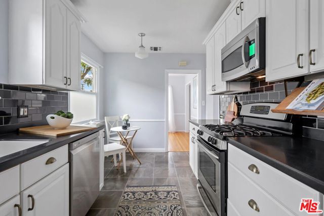 6604 MCLENNAN Avenue photo 7