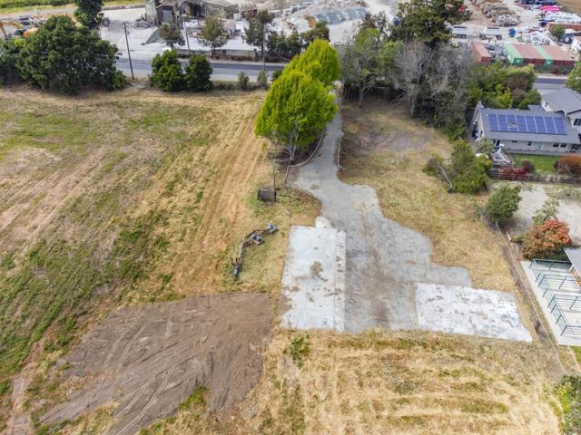 30 Riverside Road, Watsonville CA: https://media.crmls.org/mediaz/72ba62f2-e11c-4915-a310-8bf0f53d0260.jpg