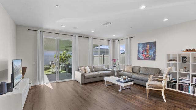 Detail Gallery Image 5 of 28 For 30491 De Caron St, Murrieta,  CA 92563 - 4 Beds | 2 Baths