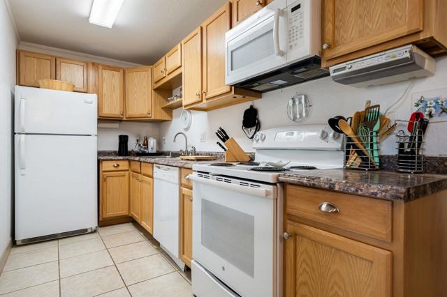 675 N Los Felices Circle W #204, Palm Springs, CA 92262
