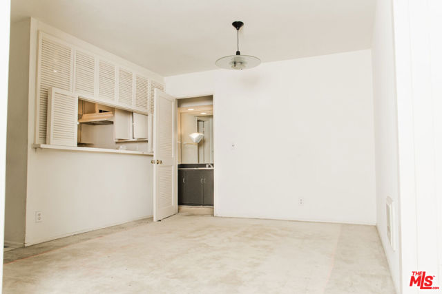 11645 Montana Avenue, Los Angeles CA: https://media.crmls.org/mediaz/72bb005f-b848-4736-bf69-c9b15d02e70c.jpg