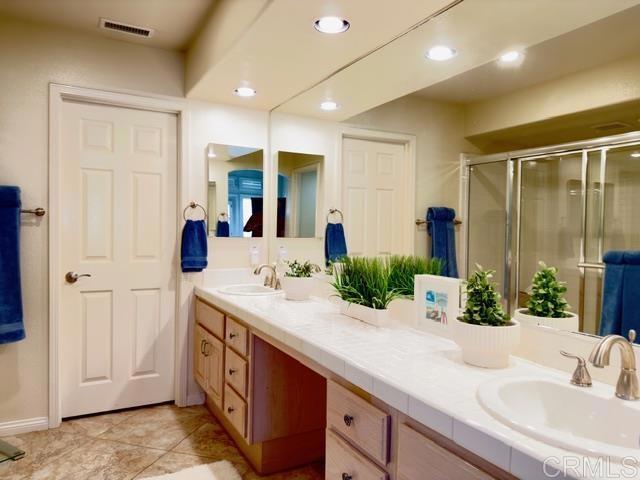 Detail Gallery Image 10 of 21 For 2335 Cartegena Way, Oceanside,  CA 92056 - 2 Beds | 2 Baths