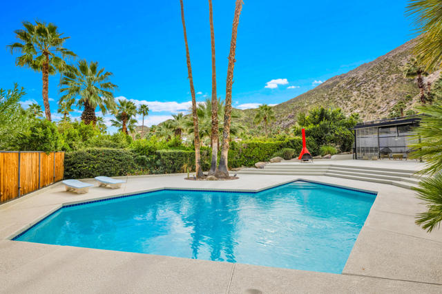 345 W Crestview Drive, Palm Springs, CA 92264