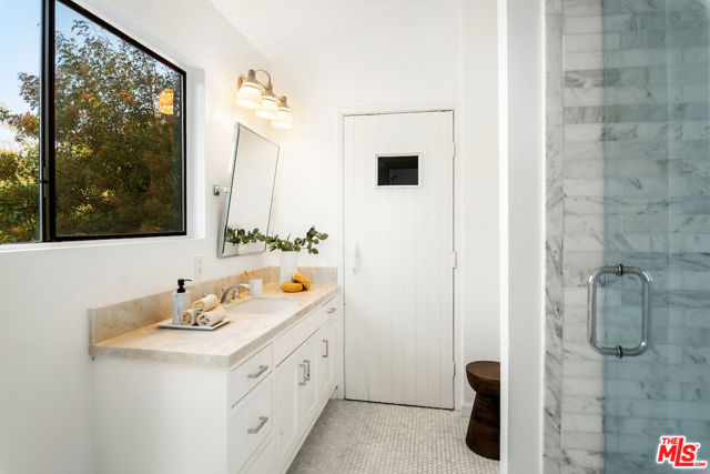 1771 Arteique Road, Topanga CA: https://media.crmls.org/mediaz/72bbea59-c7be-44f4-adfe-c4b7c7ffdf51.jpg