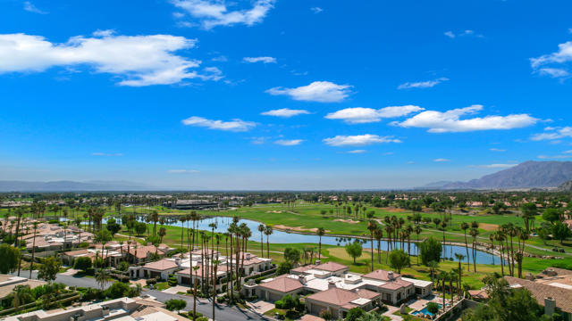 55730 Riviera, La Quinta CA: https://media.crmls.org/mediaz/72bc3c9f-3d3f-45c2-9f3f-05930fa979a5.jpg